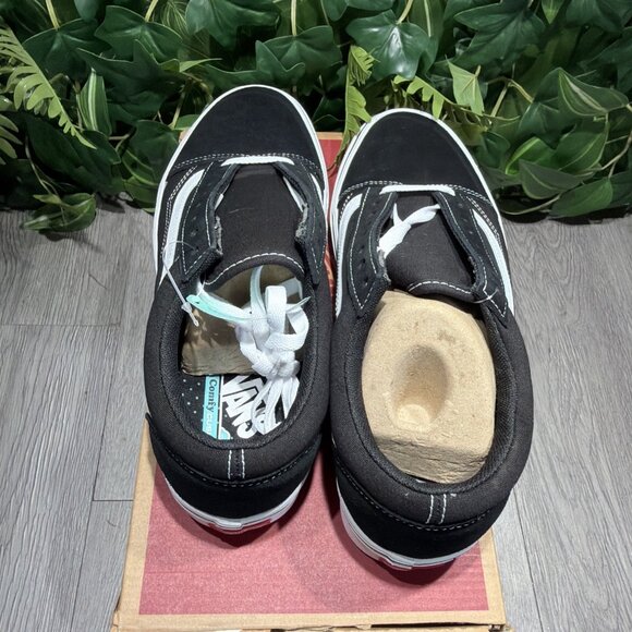 Athletic_Shoes